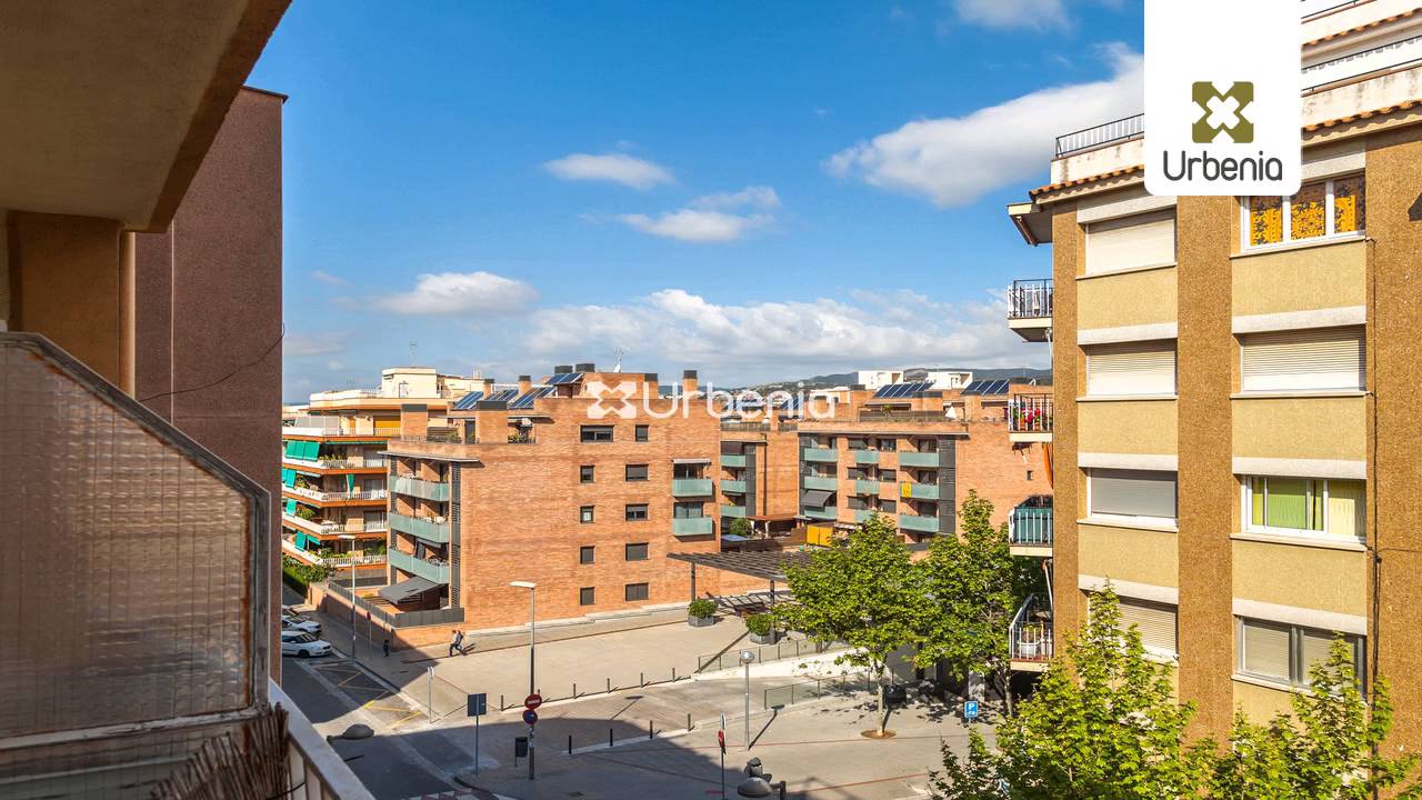 Urbenia | Piso en Venta en PREMIA DE MAR 15865 - YouTube