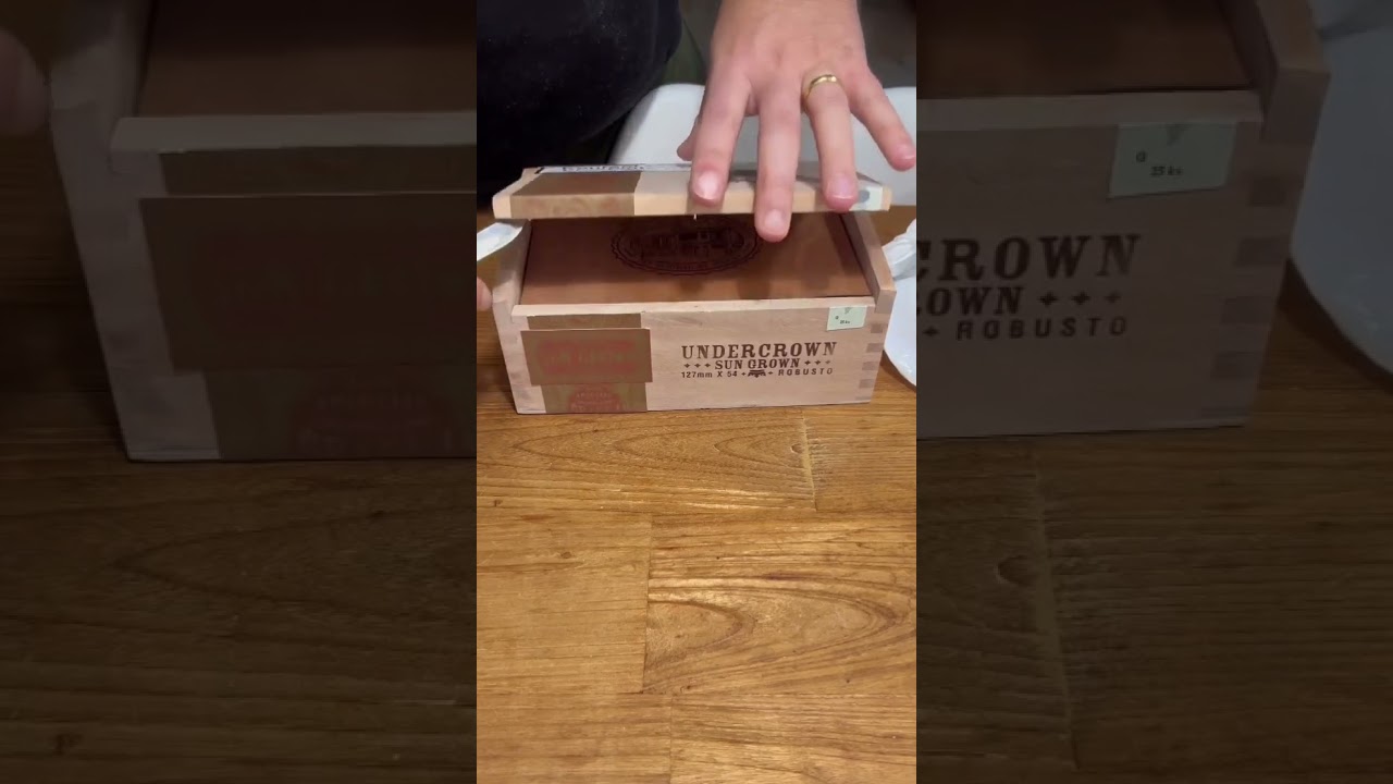 Unboxing the discontinued Undercrown Sun Grown Robusto by Drew Estate 🍂💨 