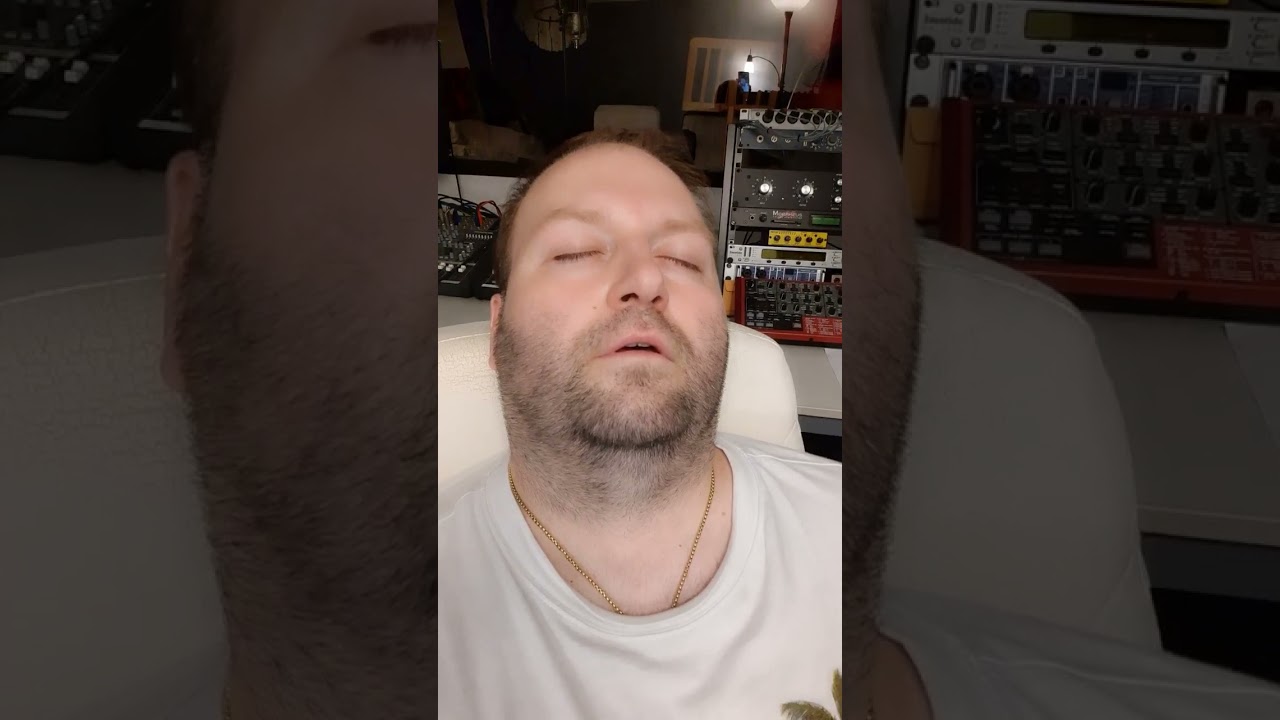 Mann schnarcht laut😱 