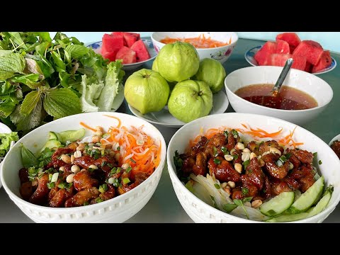 Video Mùa Mưa Rau Tươi Xanh Ăn Với Bún Thịt Nướng | THUÝ... - youtube