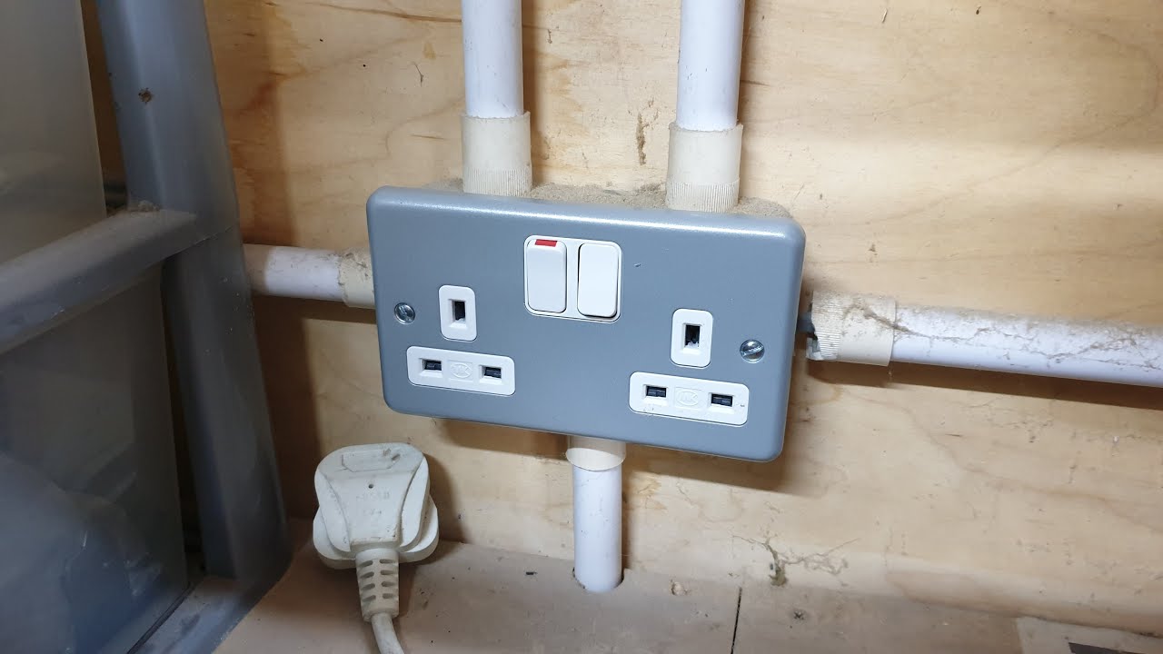 Out Plug Socket Replacing a burned out plug socket in the workshop - YouTube
