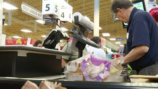 Kroger announces decision to phase out plastic bags