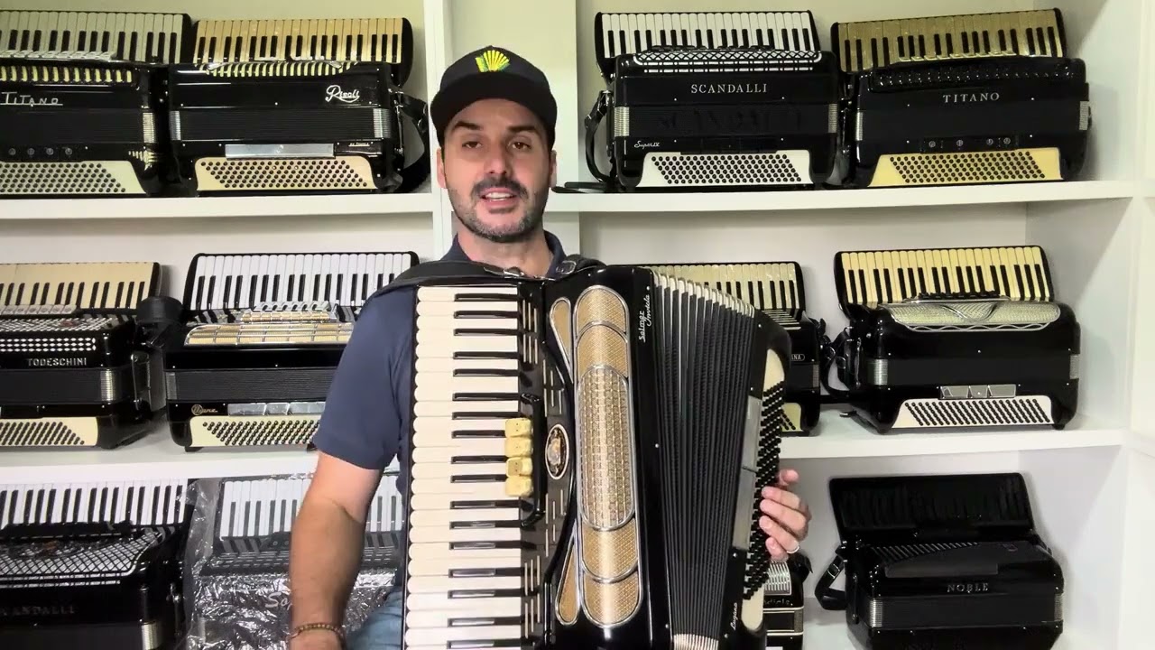  À venda Acordeon Selmer Invicta 🇮🇹whatsApp 📲55 9 9697 4801. 