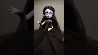 Custom de Emily #doll #reroot #monsterhigh #rerootingdollhair #elcadaverdelanovia #hechoamano
