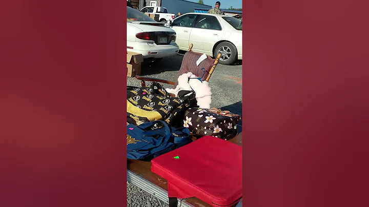 Follow me around the fleamarket