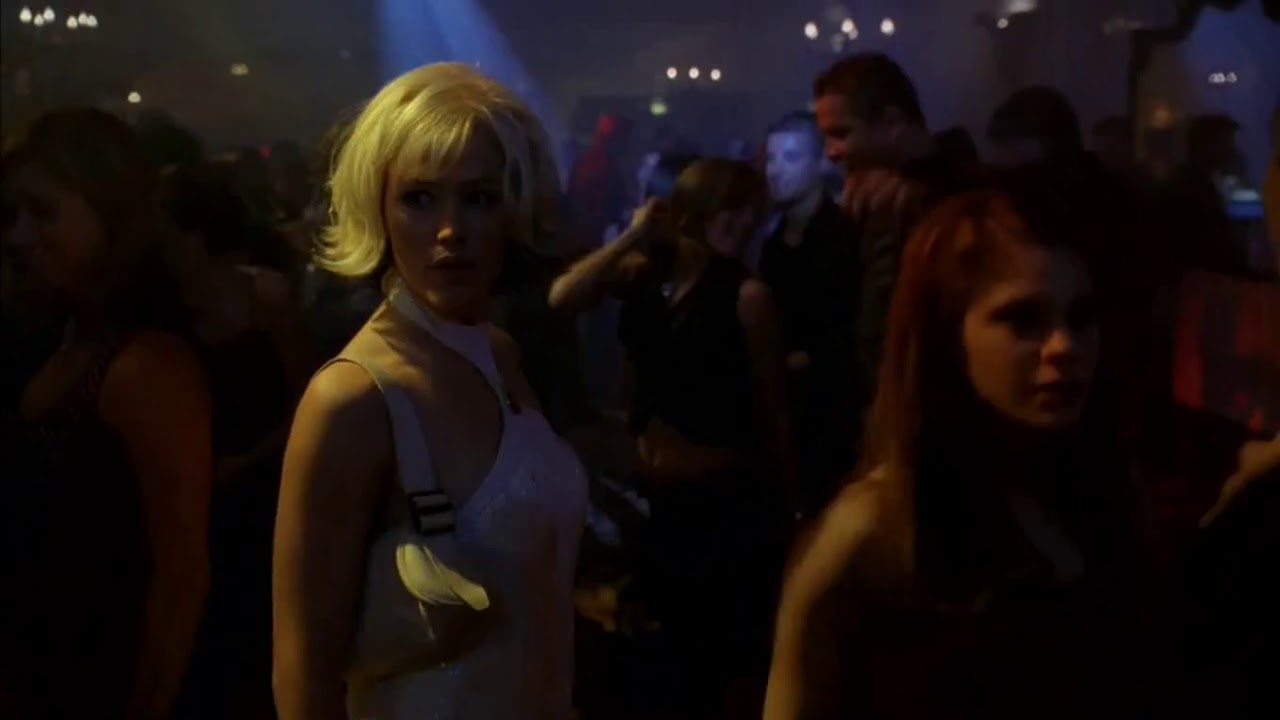 Alias (s3ep6) Sydney Bristow outfit