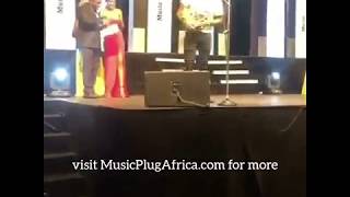 Davido Shades Wizkid While Receiving his Award at The Future Awards 2017