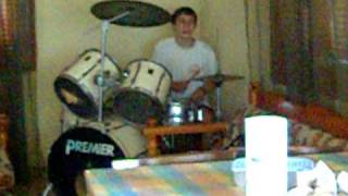 Mikros drumer (13 xronwn) apo tin kerkyra simos foteinos kanei 8aumata sth drums