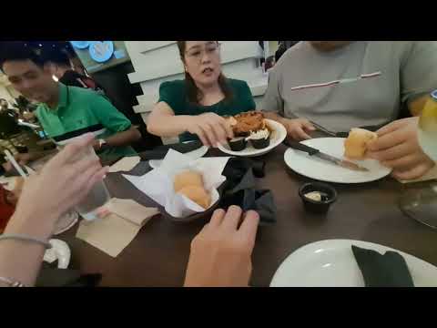 Dahil father's day at bday ng ate nag banding kaming family ito kumain sa labas