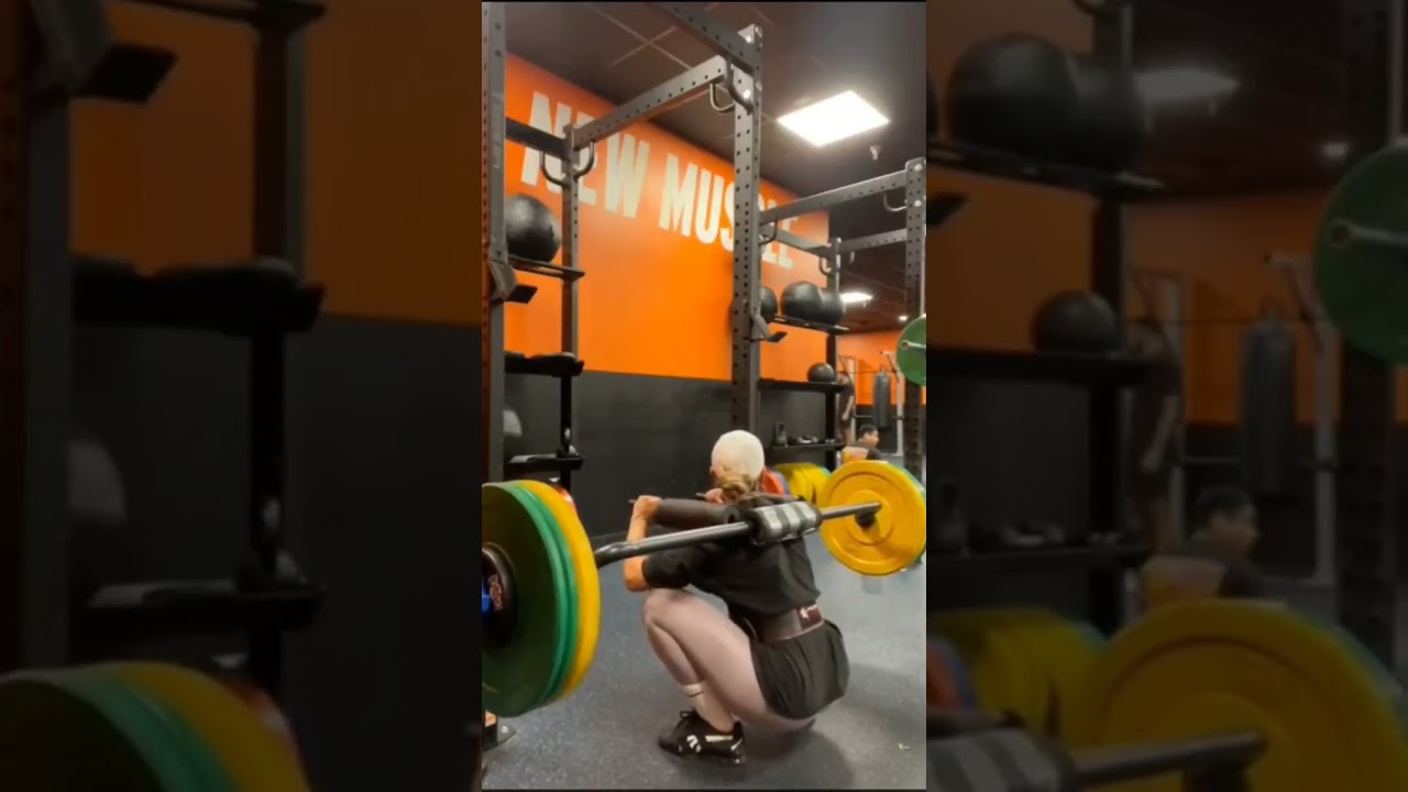 men won't help women at the gym #shorts #workout #women #viral #funny
