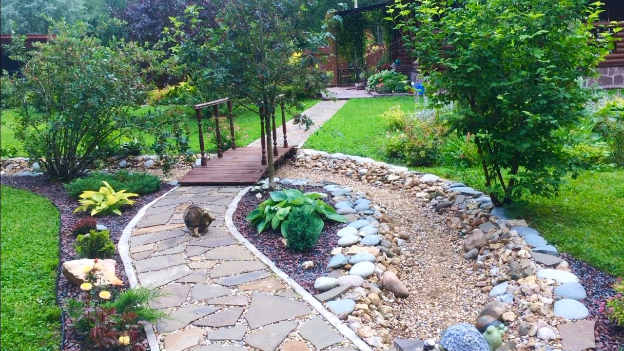 РОКАРИЙ ВДОЛЬ ДОРОЖКИ И РУЧЬЯ. КОМПОСТЕР.