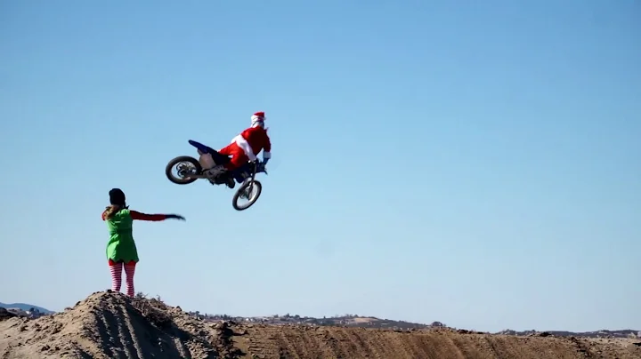 Motocross | Santa shreds a Yamaha YZ 125 Two Stroke