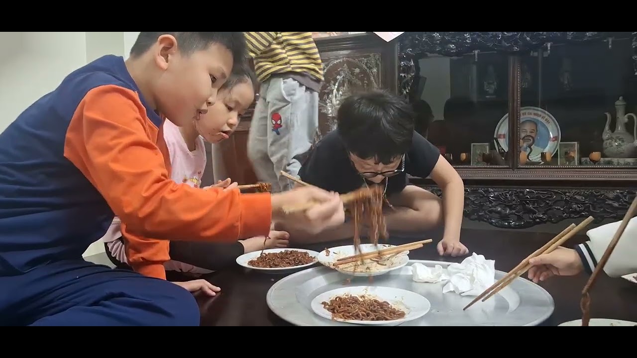 Bữa mì tương đen ngon nhất năm.