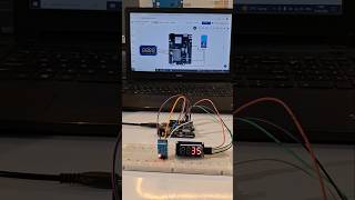 Arduino R4 | DHT11 | TM1637 project #arduino#engineeringprojects#robotics