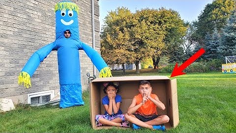 Heidi and Zidane Playing Hide and Seek fun games with Dad