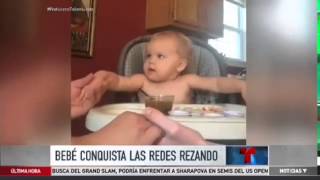 Video: Bebé reza antes de comer