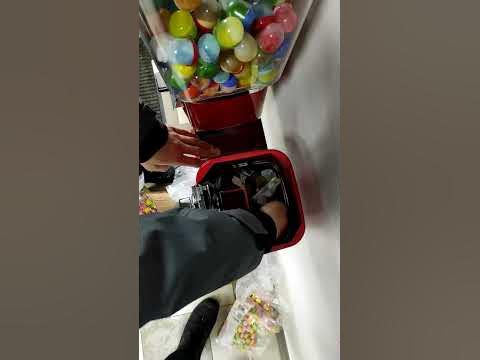 лайфхак. торговый автомат с жвачками игрушками - YouTube