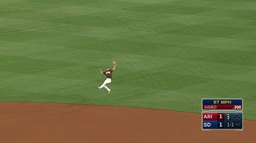 ARI@SD: Spangenberg make a leaping catch