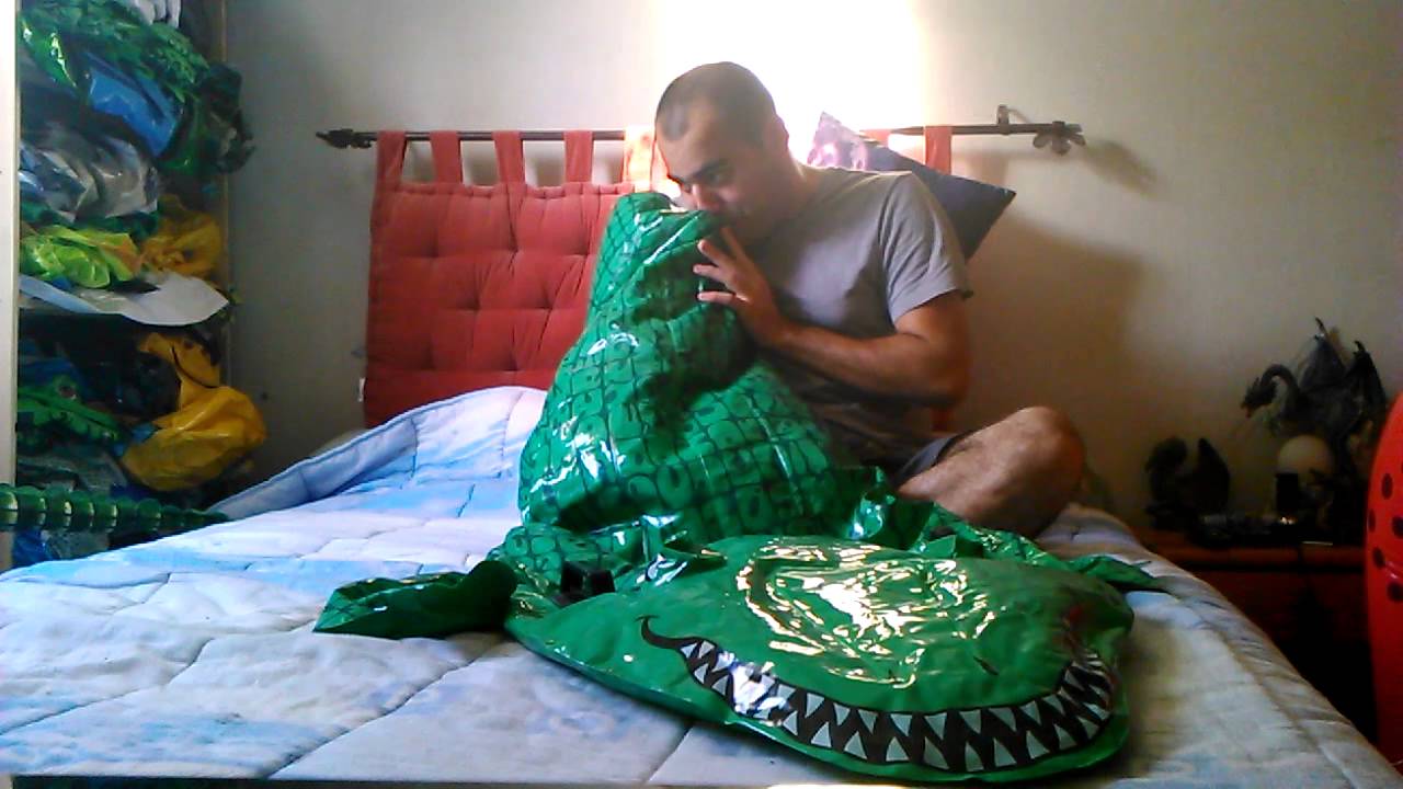 inflatable crocodile Sunco - YouTube