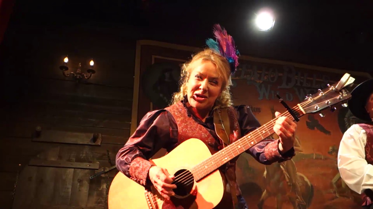 Disneyland Paris 2017 - Buffalo Bill Wild West Show - Preshow