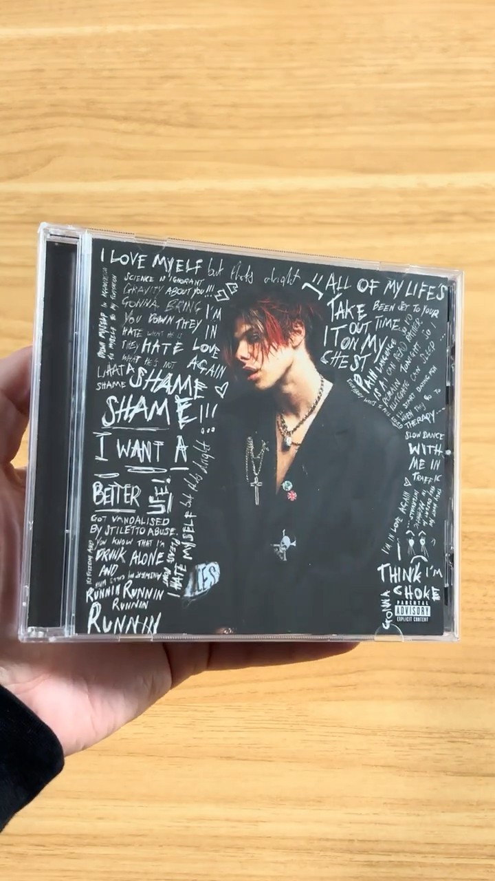 Yungblud - Yungblud CD Unboxing - YouTube