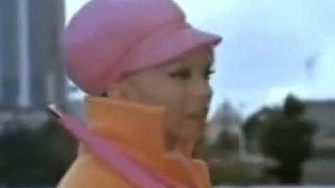 Звезда № 332 Nancy Sinatra - You only live twice