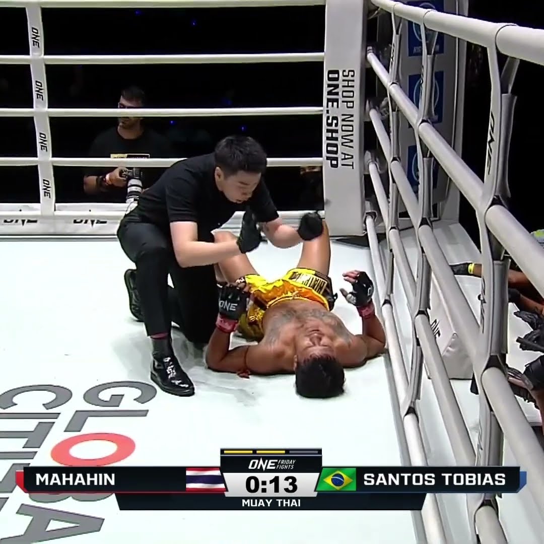 LIVER SHOT ? Dionatha Santos Tobias tees off on Mahahin for the second-round KO!