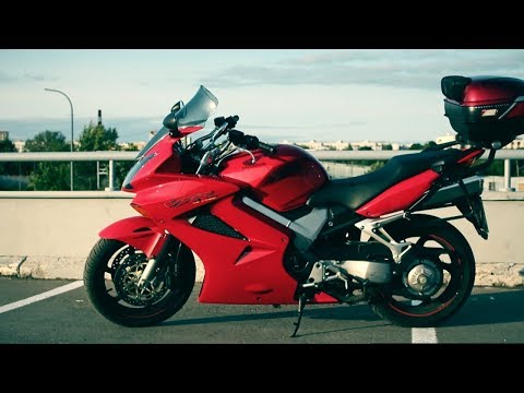 Honda VFR800 обзор. Дорожный универсал