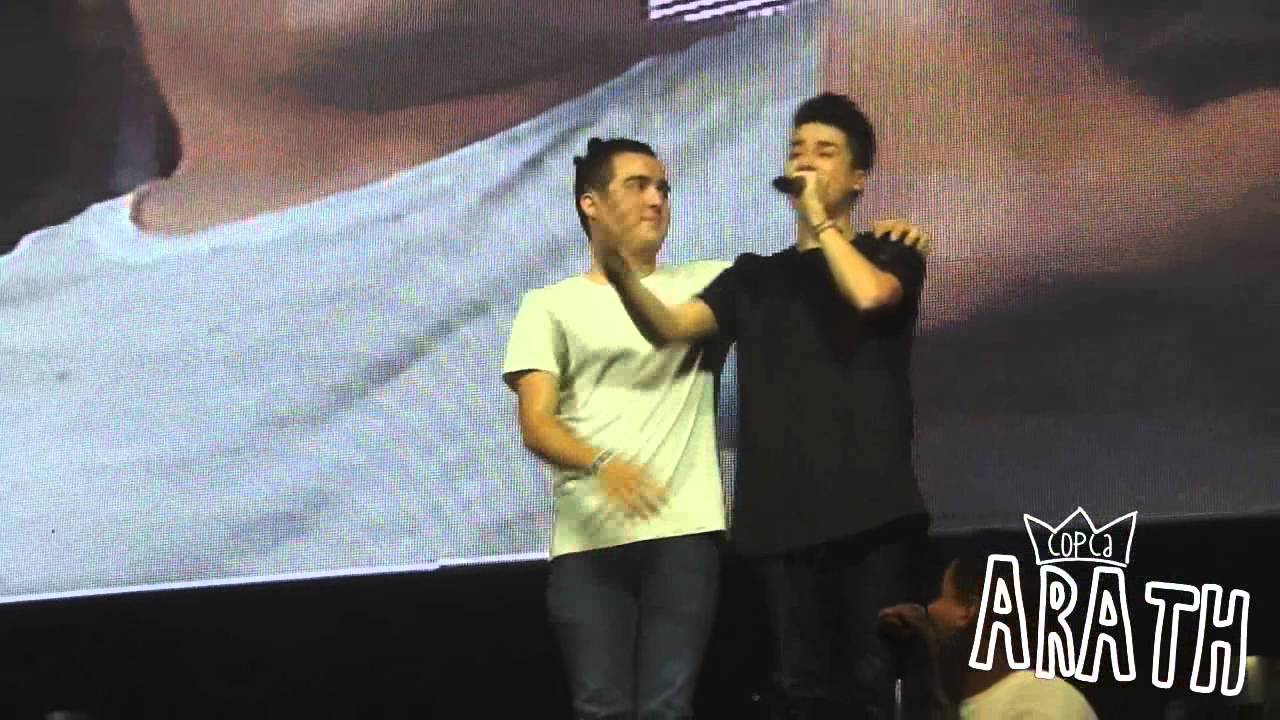 MARIO BAUTISTA ROMPE EN LLANTO EN PLENO CONCIERTO.