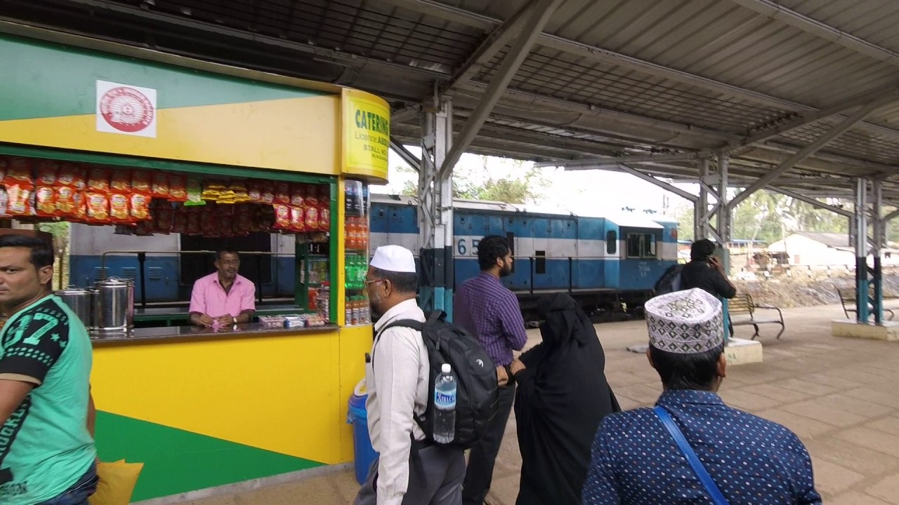 926 km Indian Railway Train Ride. Indian people. India Railway Food ...