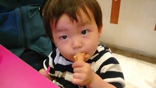 🍒Mom's ice cream is mine 👶💢🍦ママのアイスは僕のものです👶💢🍦 by 【Cute Japanese Baby Vlog(*'▽')】可愛い日本の赤ちゃんのVlog 3,290 views 10 days ago 2 minutes, 36 seconds
