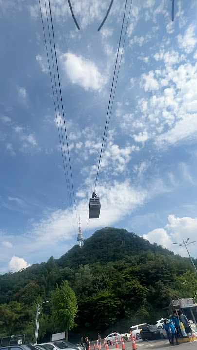 Riding the #cablecar to #namsantower #seoul #southKorea #seoulcity #visitkorea #myrnainseoulsk