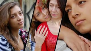 Девушка очень красиво спела песню про маму....