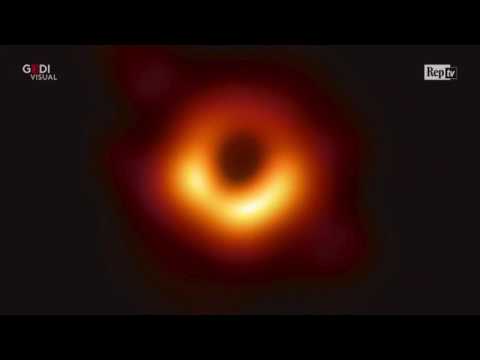 Video: Gli Astronomi Riceveranno La Prima Immagine Di Un Buco Nero - Visualizzazione Alternativa