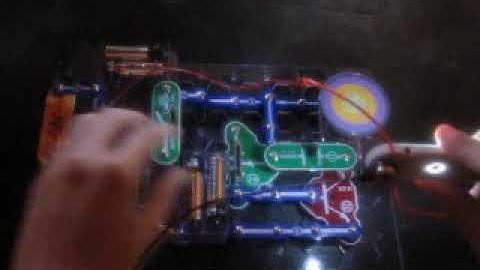 Snap Circuits Light | Project 57: Motor Strobe Effects (II) (SEIZURE WARNING)
