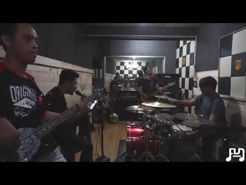 Ada Band karena wanita ingin dimengerti( JAMMING COVER ...