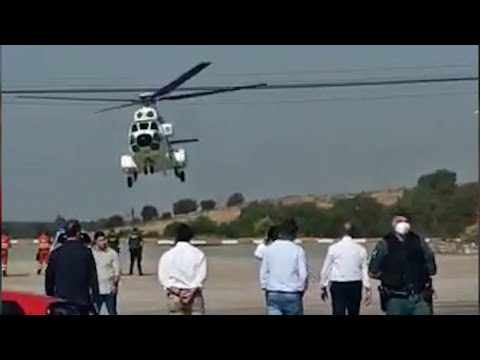 Pedro Sánchez, recibido entre abucheos al llegar a Extremadura en el Súper Puma