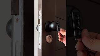 अच्छा)ये ताला नहीं Smart Security है 😳 Fingerprint Door Lock! #shorst #facts