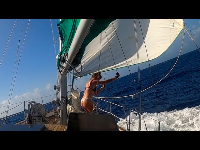 2/9/23 Girl and DAD Sail Across 50 MILE Stretch Of Gulf Stream!! Rough Weather Headed FOR CUBA S3:E3