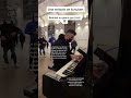 Quand un pianiste chante au bord de l'eau