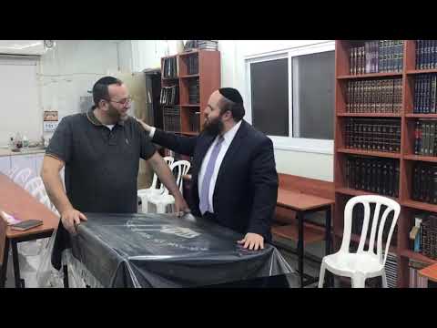 מאטי בויער ביים אראפזינגען רבי יוסעלע ראזענבלאט׳ס הננו עני ממעש