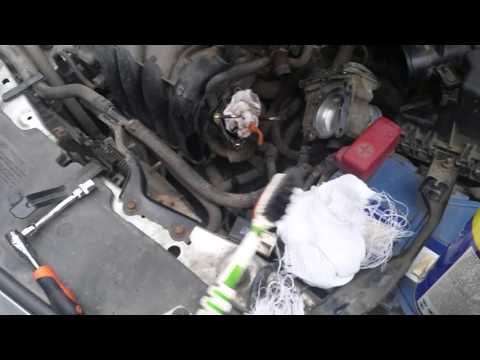 Чистка дроссельной заслонки Toyota Corolla 150 ( 3)