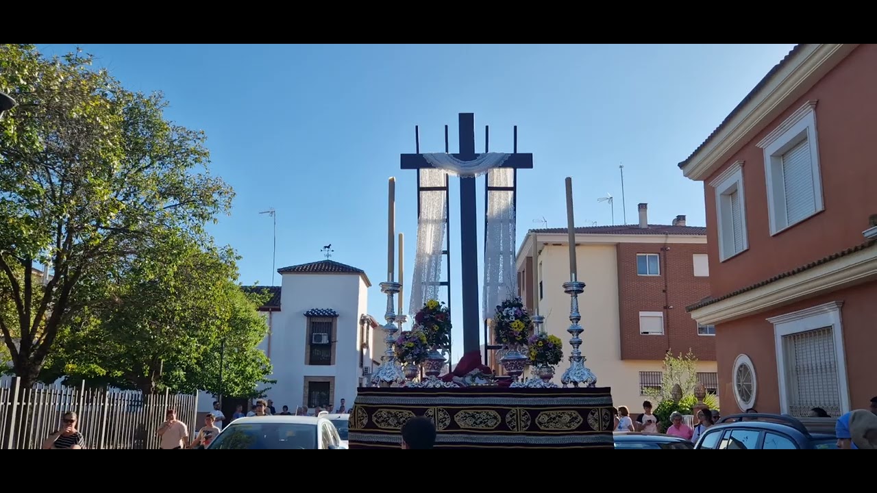 Cruz de Mayo Hermandad de San Evangelista por la calle Fuente Palmera de La Carolina, Jaén 2025