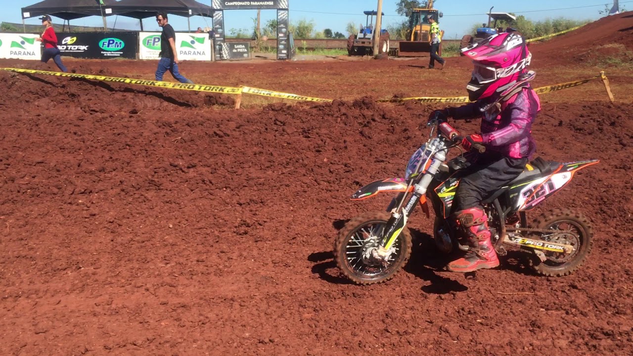 Mini Piloto de Motocross de Nova Aurora é destaque no Paraná