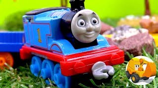 🚂 El tren Thomas en un circuito🚦 Niños Juguetes 