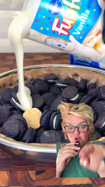 Download lagu Did You See The Vanilla Oreo Pour Out? #oreos #cake #chocolatechip
