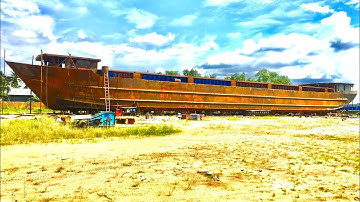 Sà Lan 2000 tấn .Chạy 2 Máy k19 Siêu khủng .