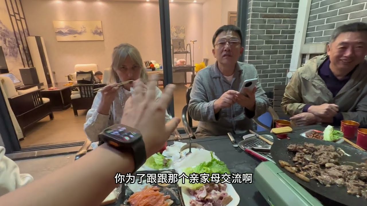 俄罗斯丈母娘第一次在中国过新年有何感受？在农村看啥都新鲜