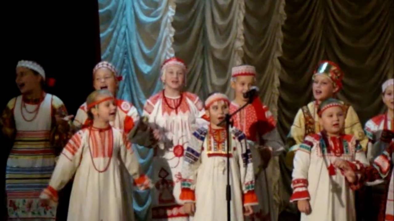 Выступление ансамбля калина