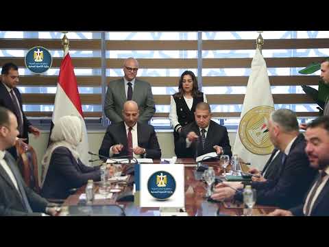 وزيرة التنمية المحلية ومحافظ القليوبية يشهدان توقيع عقد لتأجير وحق الانتفاع لمشروع ال ٣٠ مليون بيضة